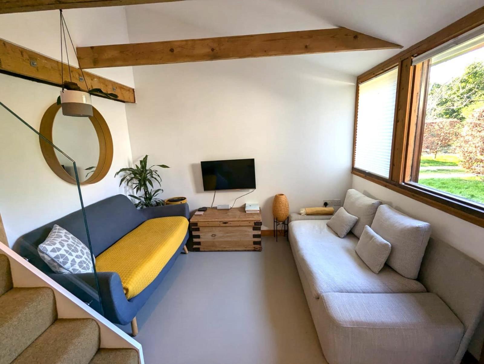 Unique & Rural Child Friendly Annexe With Large Gardens, Games & Tennis Court - Chichester Holiday Properties Zewnętrze zdjęcie